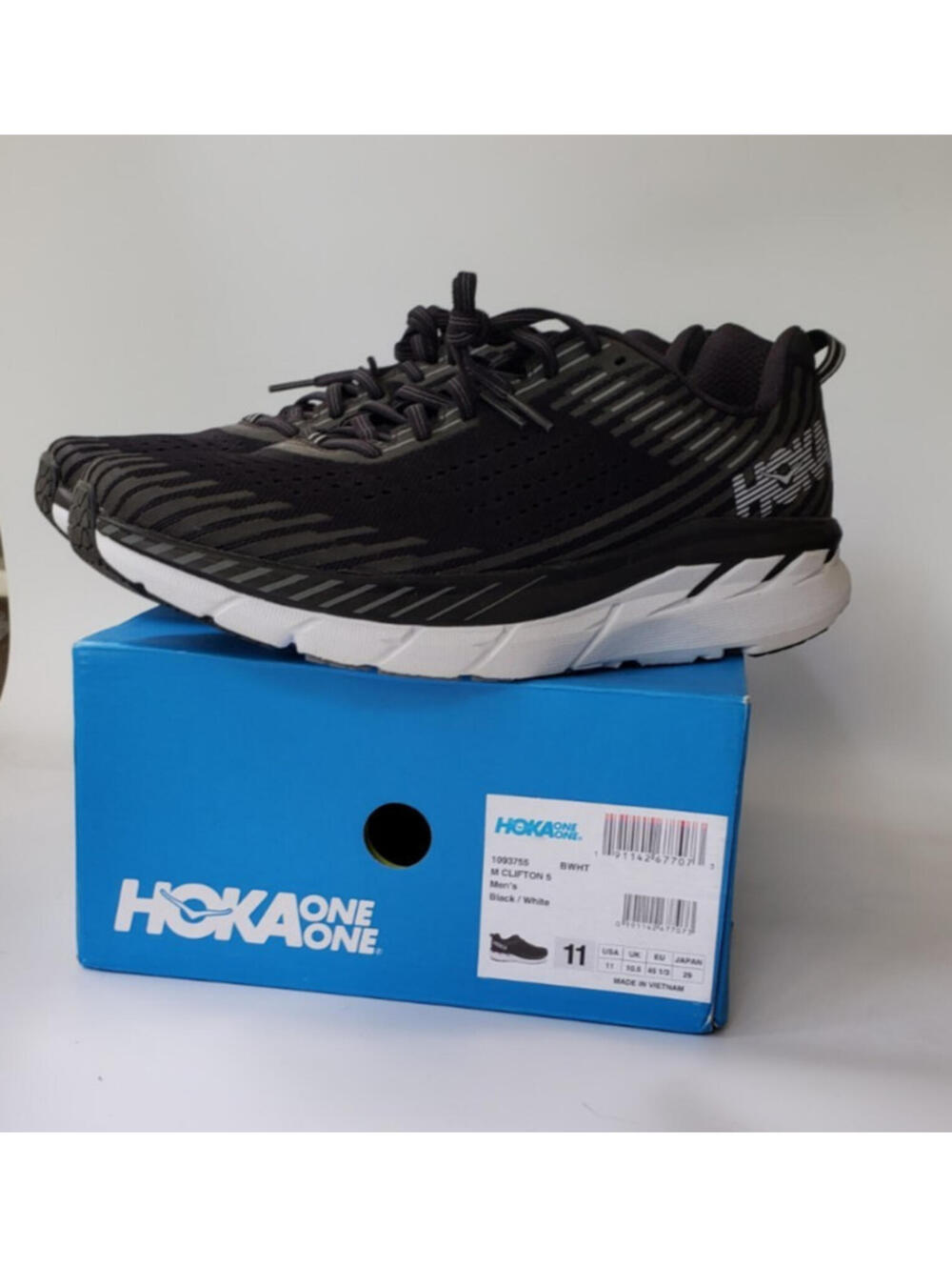 Hoka One One Clifton 5 Black And White Running Shoes Sneakers Men’s 11.0